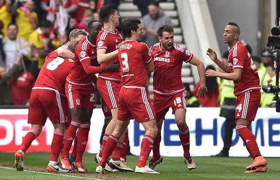 莫荞菲, 通讯员潘文, 两条平行且