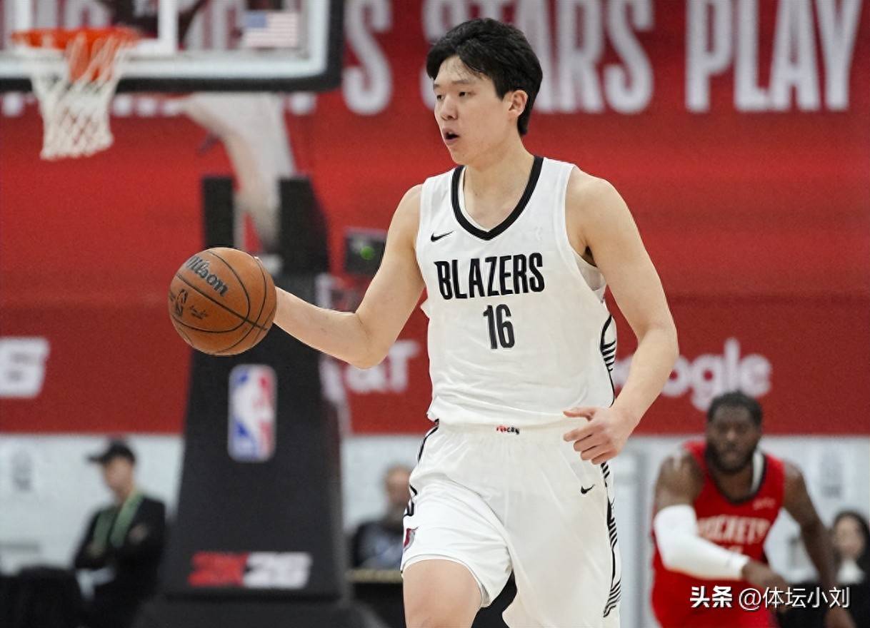 出比赛, 员在场上的, 效力于太阳