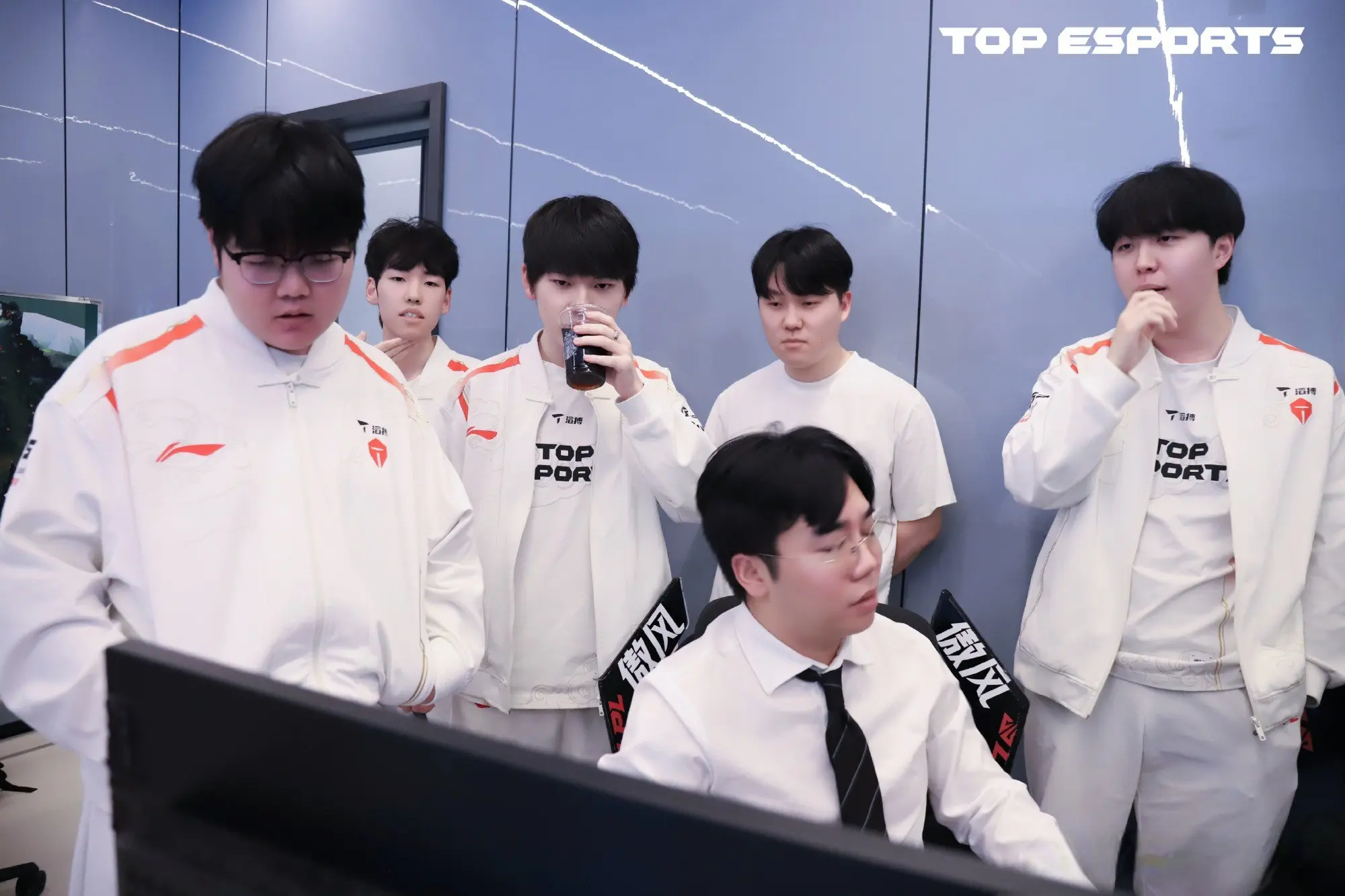 落败者将和, 掩面而泣